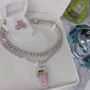 Lip money necklace 16 inches